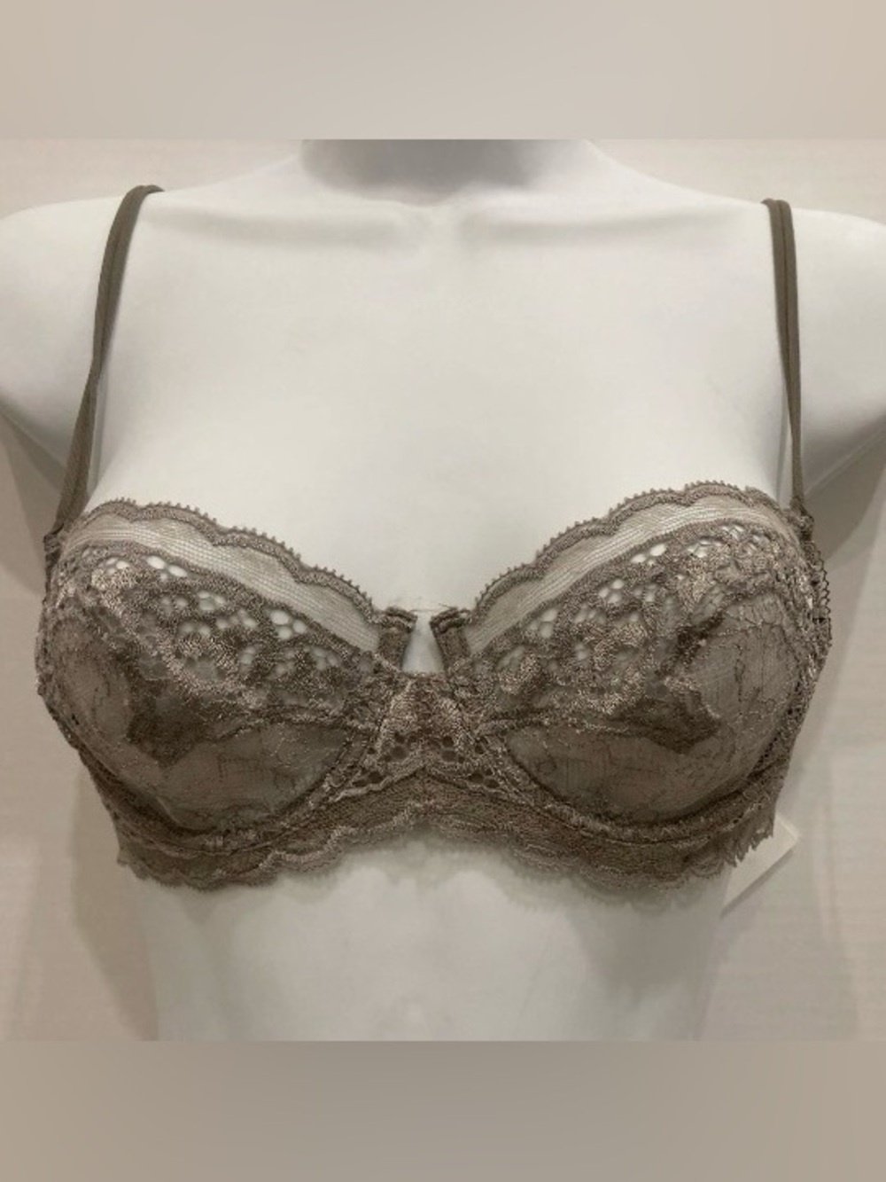 La Perla 

Gray Lace Embroidery Tulle Underwire  Bra Size 34 B 
NEW WITH TAGS!